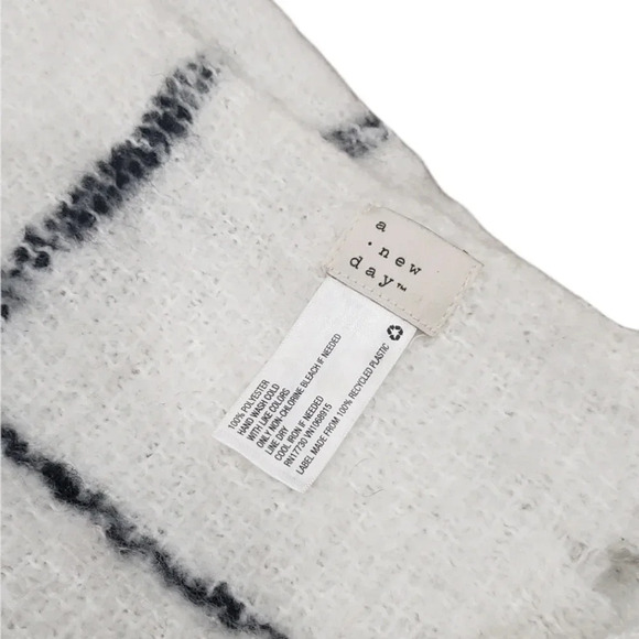 A New Day Huge Checkered Scarf - Picture 3 of 4